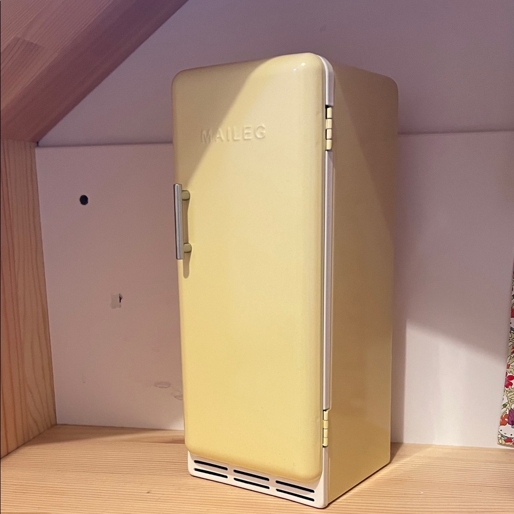 Maileg Yellow miniature fridge